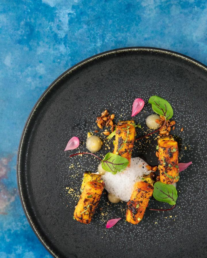 The Lalit London Hotel Exterior photo A dish from the restaurant