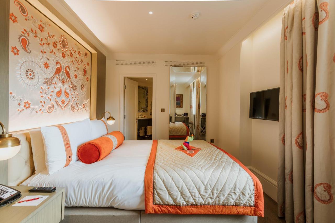The Lalit London Hotel Exterior photo A bedroom at the Mandarin Oriental London