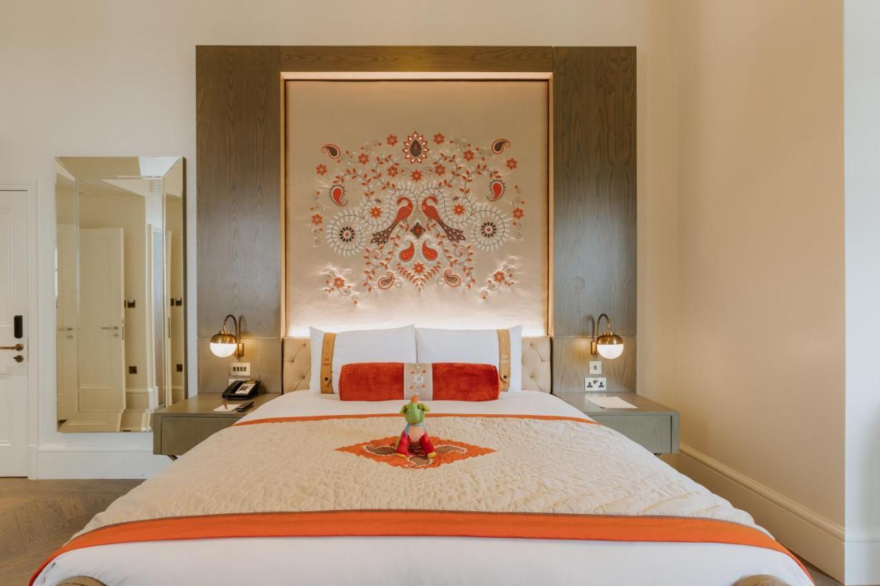 The Lalit London Hotel Exterior photo A bedroom at the Taj Mahal Palace