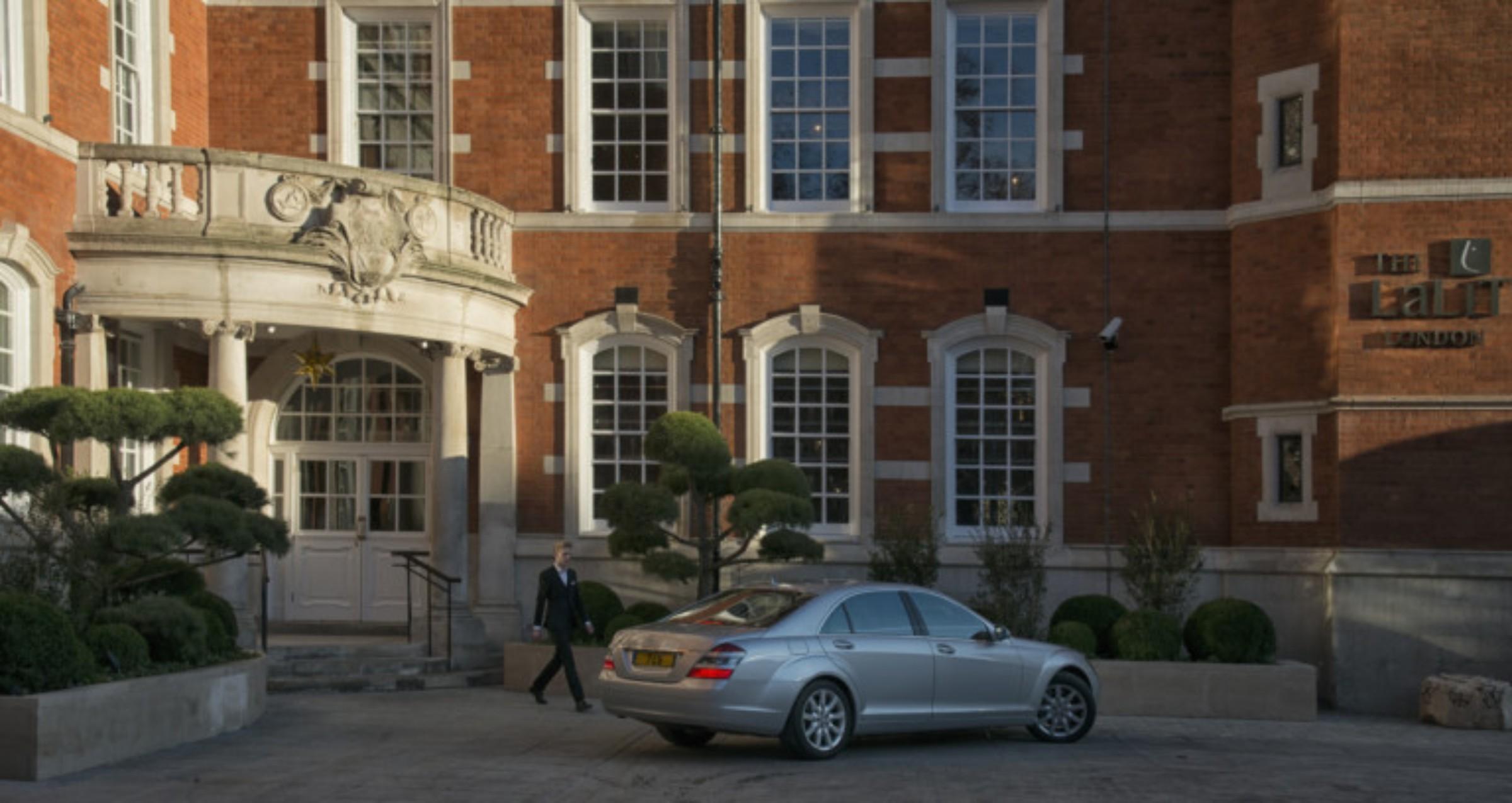 The Lalit London Hotel Exterior photo The main entrance