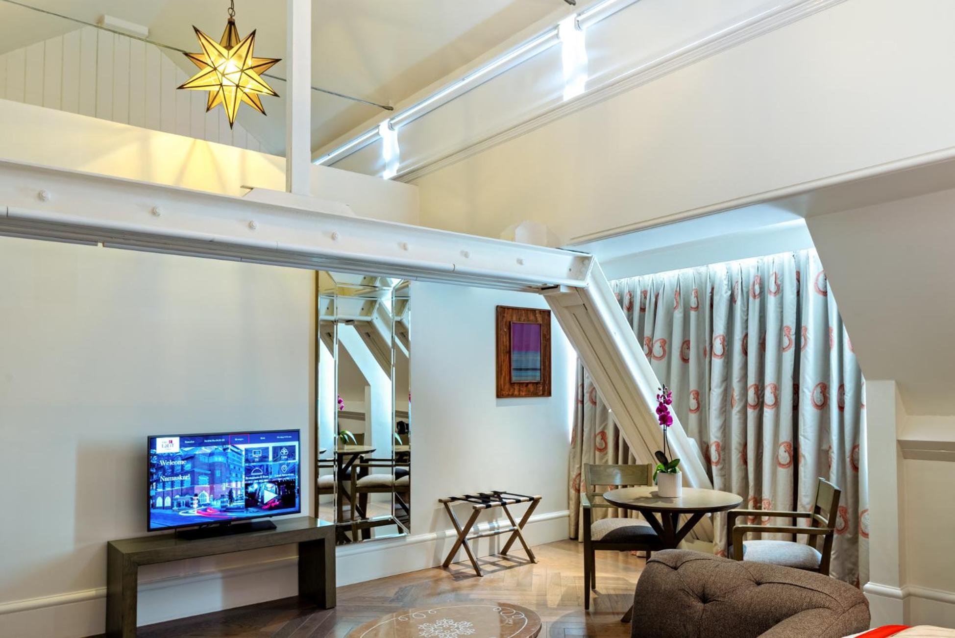 The Lalit London Hotel Exterior photo A suite at the hotel