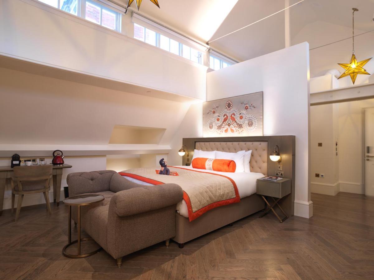 The Lalit London Hotel Exterior photo A bedroom at The Ivy Hotel