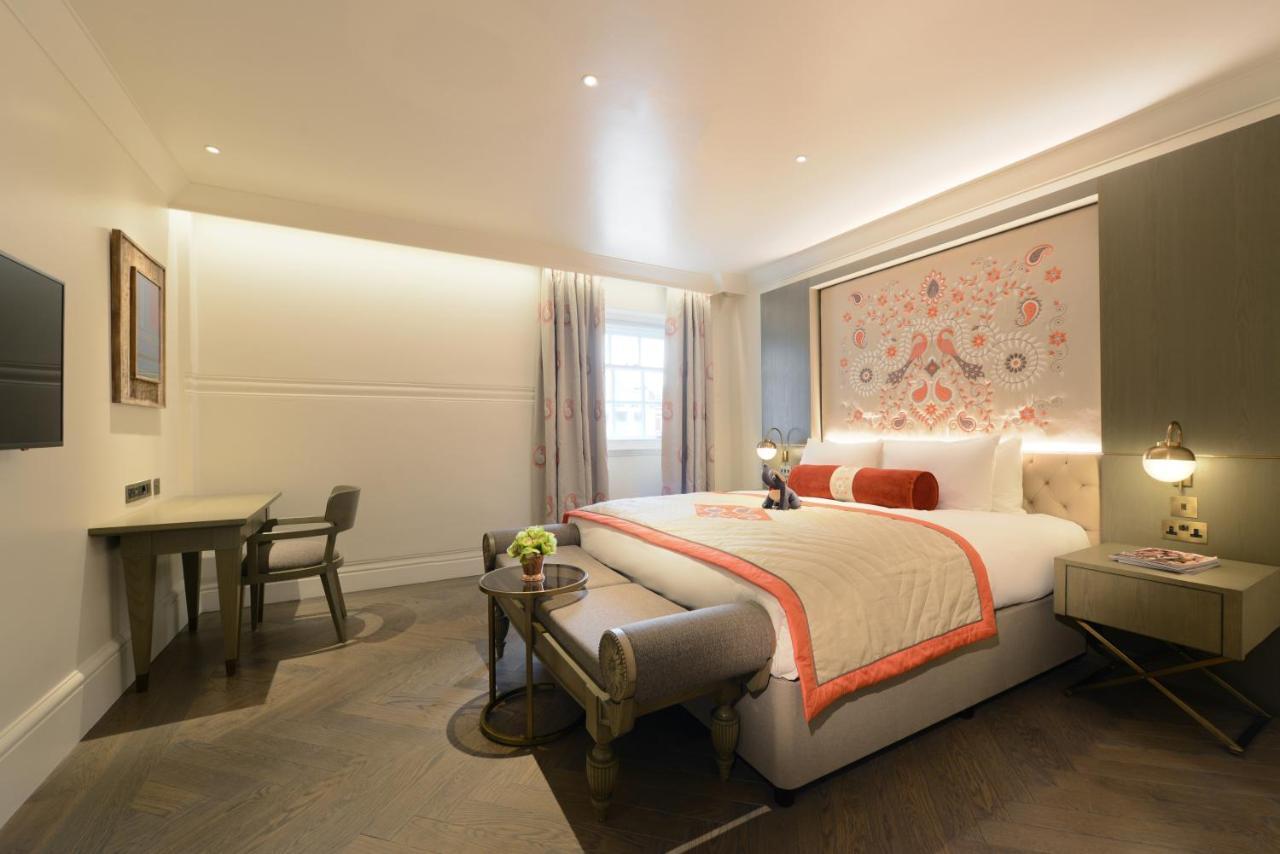 The Lalit London Hotel Exterior photo A bedroom at The Mitre